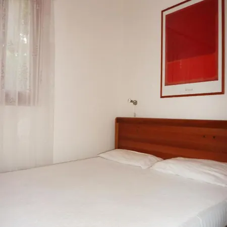 דירה Dinky 214 *